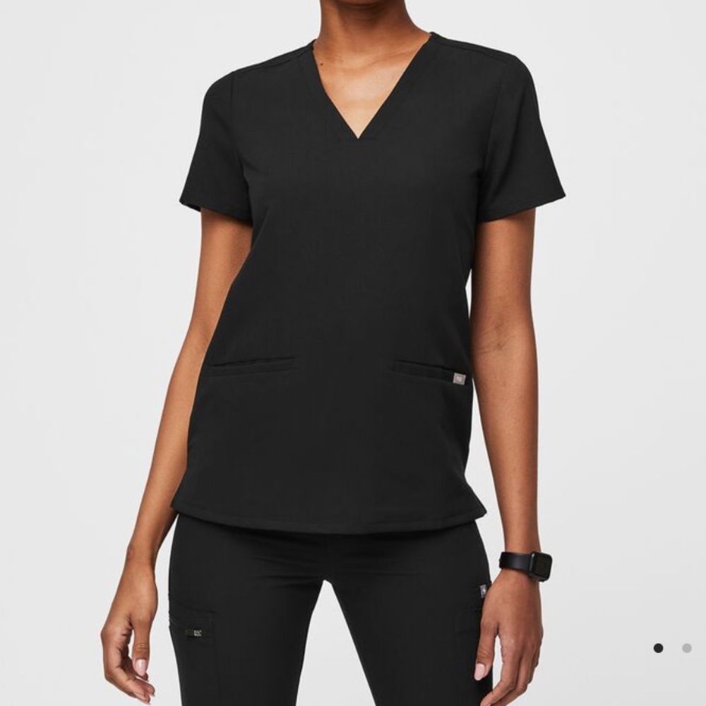 FIGS Black 🖤 Casma 3 pocket Scrub Top